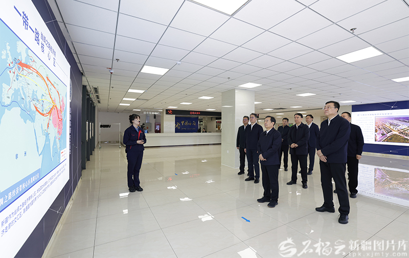 陈小江在乌鲁木齐调研