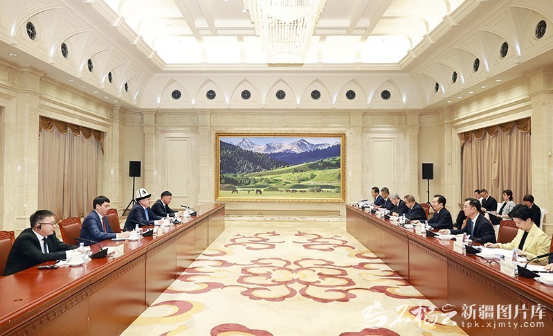 陈小江艾尔肯·吐尼亚孜会见吉尔吉斯斯坦国务秘书科伊奇耶夫