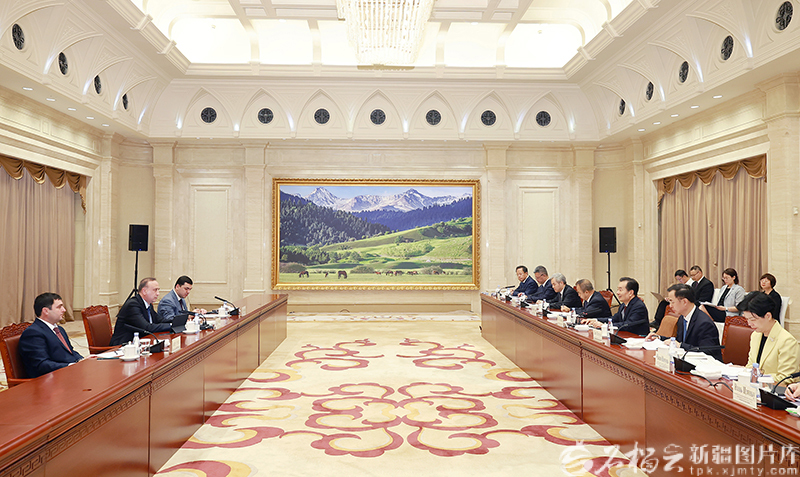 陈小江艾尔肯·吐尼亚孜会见塔吉克斯坦第一副总理霍利克佐达