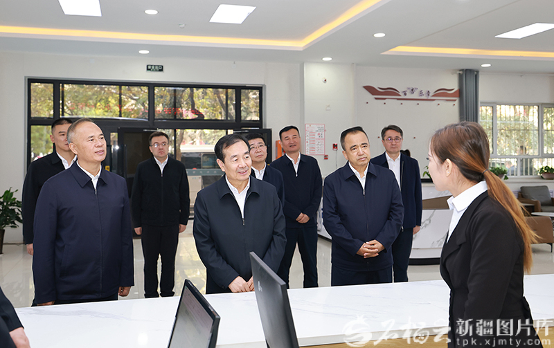 陈小江艾尔肯·吐尼亚孜深入库车市慰问调研